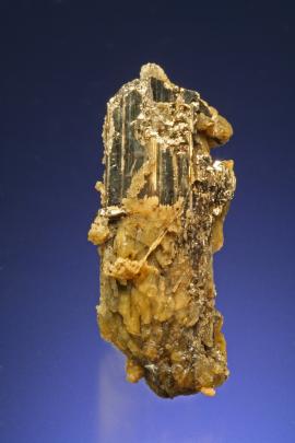 Calaverite, Cripple Creek, Colorado. Calaverite, Cripple Creek, Colorado. A large crystal of this rare gold mineral. Specimen 3 cm tall. Photo by G. Robinson. (DM 744)